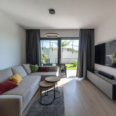Zelenka Luxury شقة