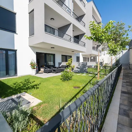 Zelenka Luxury شقة