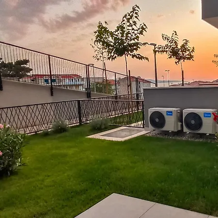 Zelenka Luxury شقة